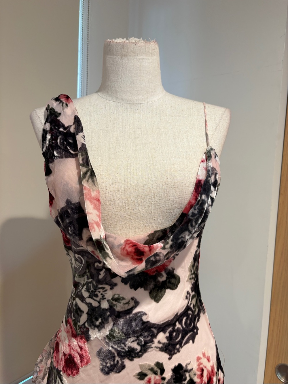 New For Love And Lemons Floral Velvet Burnout Floral Maxi Dress in Pink Sz Small - Picture 3 of 14